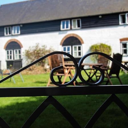 The Waggon And Horses Hotel Great Yeldham Buitenkant foto