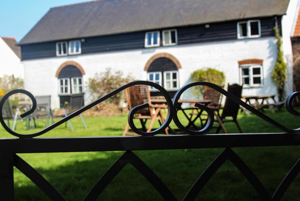The Waggon And Horses Hotel Great Yeldham Buitenkant foto