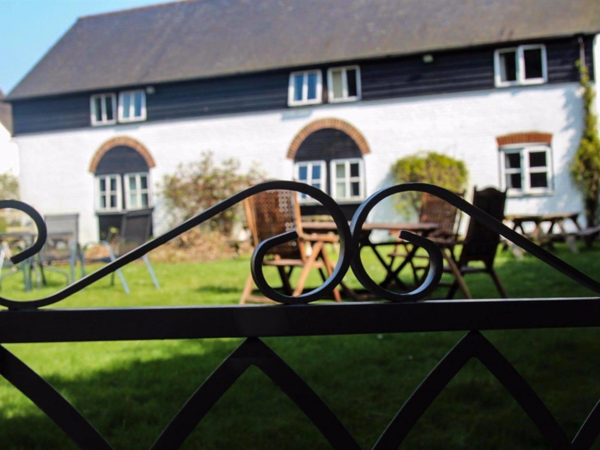 The Waggon And Horses Hotel Great Yeldham Buitenkant foto